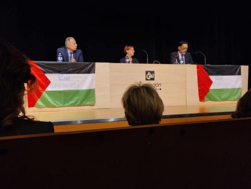 Martin-Malan-Consejero-Politico-de-la-Mision-diplomatica-de-Sudafrica-en-Espana-y-Husni-Abdel-Wahed-Embajador-de-Palestina-en-Espana-charla-contra-el-apartheid-12-mayo-2023