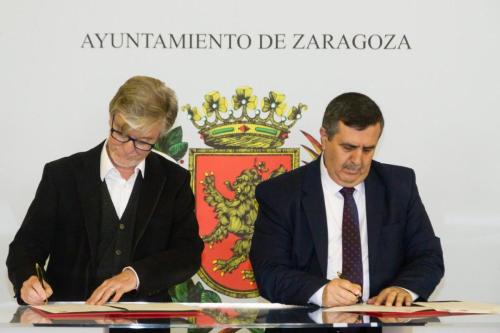 Firma entre Anton Salman (Alcalde de Belén) y Pedro Santisteve (Alcalde de Zaragoza) del Hermanamiento Zaragoza-Belén